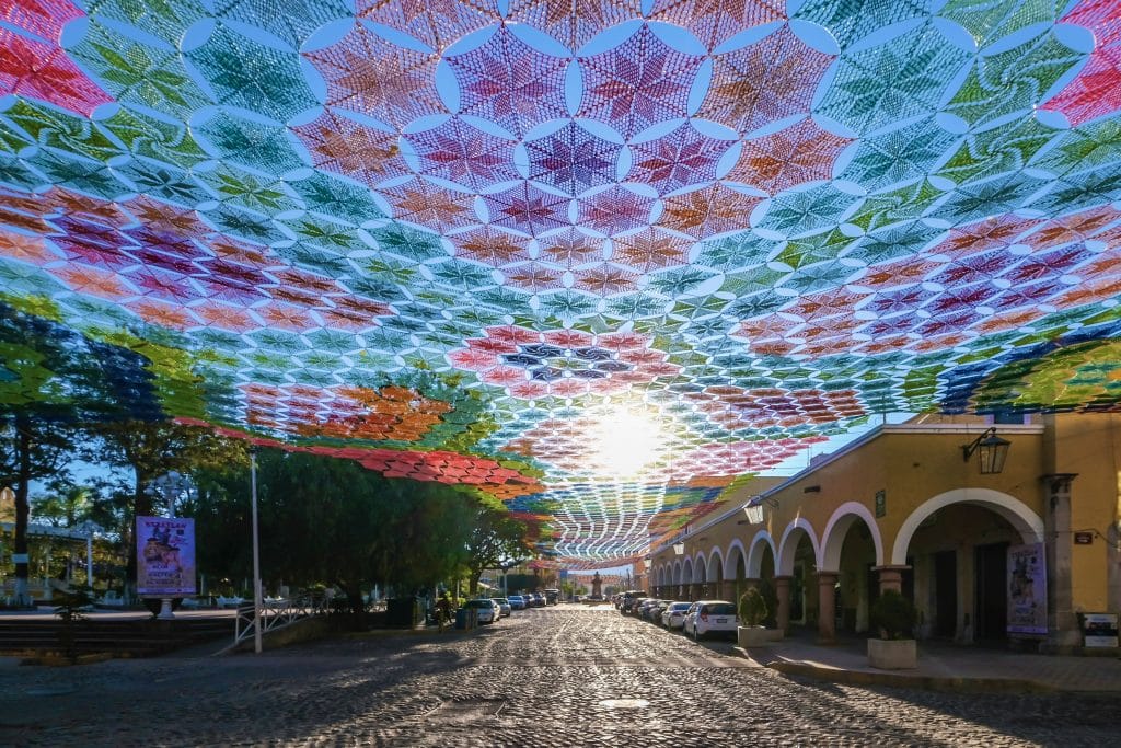 Récords mundiales en arte textil: Inspiración global y creatividad sin límites
